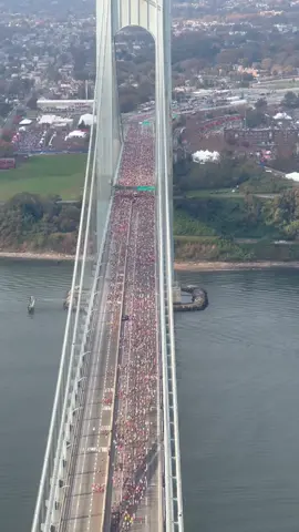 26.2 miles of determination, strength, and New York energy. Congratulations to the 2025 NYC Marathon participants! 👟🗽 #nyc #flynyon #helicopter #nycmarathon 