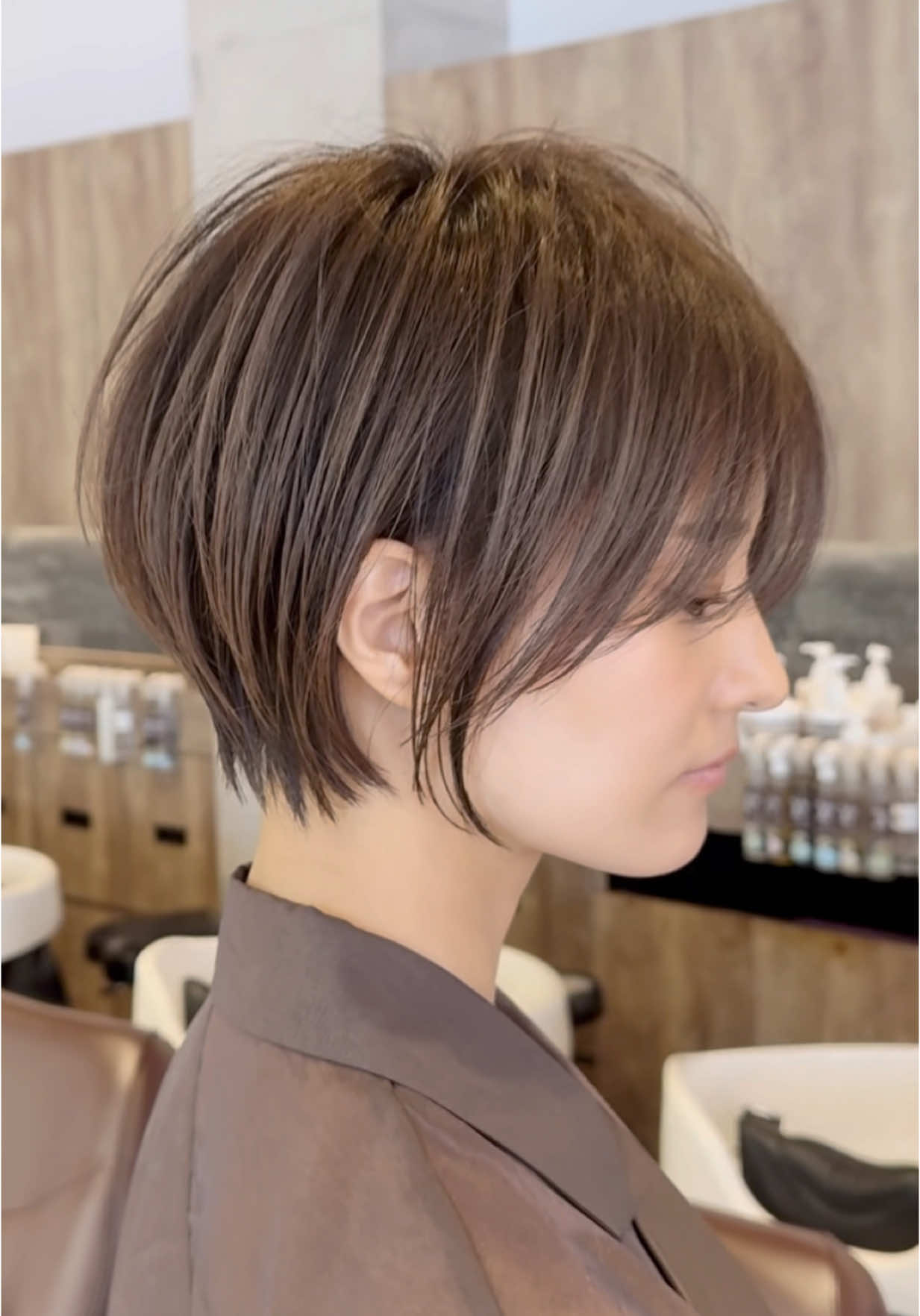 他店で上手く行かず、『直して欲しいです』とご来店される方がたくさんいらっしゃいます👌あなたの綺麗を叶える【確かな技術力】×くびれが織りなす大人の魅力を引き出す【簡単美フォルムスタイリング】で本物のショートヘアを是非体験してみて下さい😊 『丸み美人ショート』人生を変えるショートにさせて頂きます✨✨ご予約、ご相談はInstagram【m.nishi_short】のDMまで🙇‍♂️またはコメント欄でも受け付けてますので宜しくお願いいたします😊#ショート #ショートカット #ショートヘア #耳かけショート  #丸みショート #ショート女子     #マッシュショート  #小顔カット #似合わせショート  #ショートバング　#大人ショート #ショートヘア美容師　#ベージュ　#ショートスタイル#ショートヘアー #グレージュ#くびれショート　#表参道美容師 #オリーブベージュ #似合わせカット #絶壁解消#チャコールグレー #お直しカット #骨格補正カット #大人可愛い 