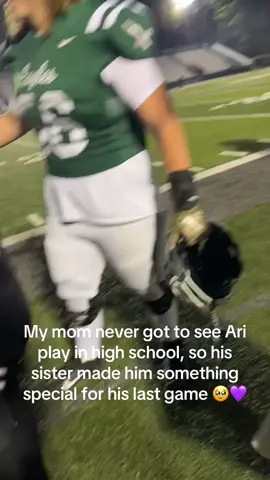 #imnotcryingyouare #senioryear #offensivelineman #sisterslove @azure hoversland @Ari 