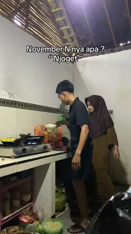 Candu lagunya 😂  #ponorogo24jam #dangdut #cantikanuswantoro #adella 