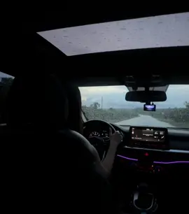 Khi bạn còn đang nhớ đến một người, hãy mặc sức mà nhớ đi. Biết đâu đến một ngày, bạn không còn nhớ đến anh ấy nhiều như thế nữa. Đến lúc đó, bạn sẽ rất nhớ cảm giác từng nhớ thương một người sâu đậm là như thế nào. Khi bạn đang yêu một người, hãy mặc sức mà yêu đi. Cũng hãy để anh ấy biết bạn yêu anh ấy nhường nào. Biết đâu có một ngày, khi bạn đã trưởng thành, trải qua nhiều đau thương, thất vọng, suy nghĩ cũng nhiều hơn, bạn sẽ không còn yêu một ai nồng nàn đến vậy nữa.