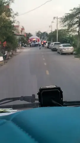 chả nhẽ lại đóng locker xuống góp vui rồi đi tiếp 