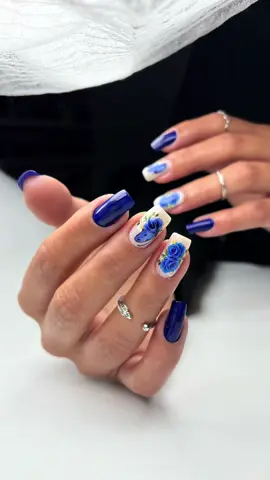 Aplicação de adesivos perfeita💙✨ Esses lindos adesivos são da minha parceira @Camila Rehbein Adesivos maravilhosaaa 🫶🏼✨ Cupom de desconto maria10  . . . . . #CapCut #creatorsearchinsights #tiktokmefezassistir #fyppppppppppppppppppppppp #unhas 