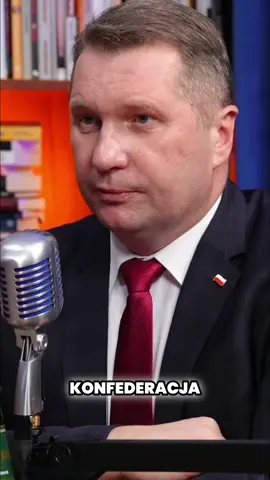 Konfederacja bez problemów z UE. Czy obecny rząd tkwi w bagnie bez wyjścia? Unijna polityka klimatyczna to problem od 15 lat. #Konfederacja #UniaEuropejska #Polityka #Klimat #Polska #Konfederacja #PiS #sztucznerozmowypodcast #jettcast #polonia #polska #polityka #rymanowskilive #krzysztofbosak #przemysławczarnek Źródło materiału: https://www.youtube.com/live/Tp-4fL0vwJs?si=XryHThVOu0EdVFy4