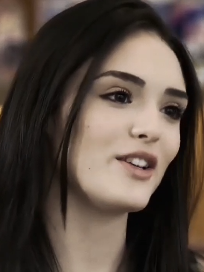 tentei fazer um edit nesse estilo usando a cida como cobaia e acho que gostei (parabéns pra quem faz assim pq eu achei meio trabalhoso viu #cida #isabelledrummond #cheiasdecharme #empreguetes #foryou 