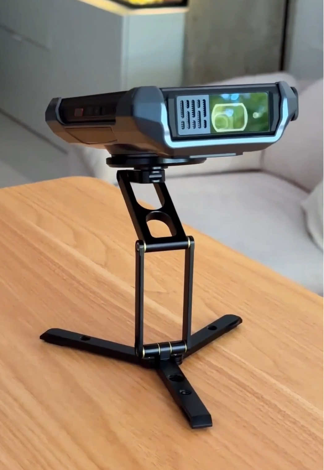 lleva proyector de cine incorporado 😳🍿                                        .                                         .                                          .                            . #saesi #doogee #doogeevmaxplay #proyectordecine #telefonoindestructible 