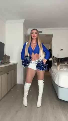 you’ve been thunderstruck 💙🤍