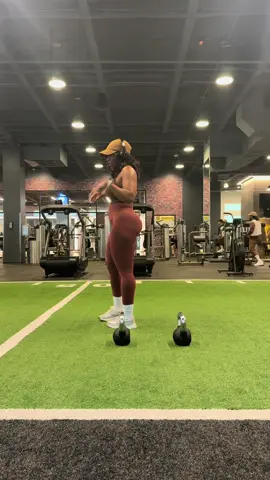 KB SQUATS LET’S GO  ##kbsquat ##sumosquat ##suitcasesquats ##lowbodyworkout ##formyladies ##squats ##fyp ##fitlove