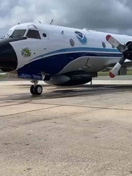 Dentro do nosso P3 ORION Laboratório e no cockpit  no olho do furacão SAM !