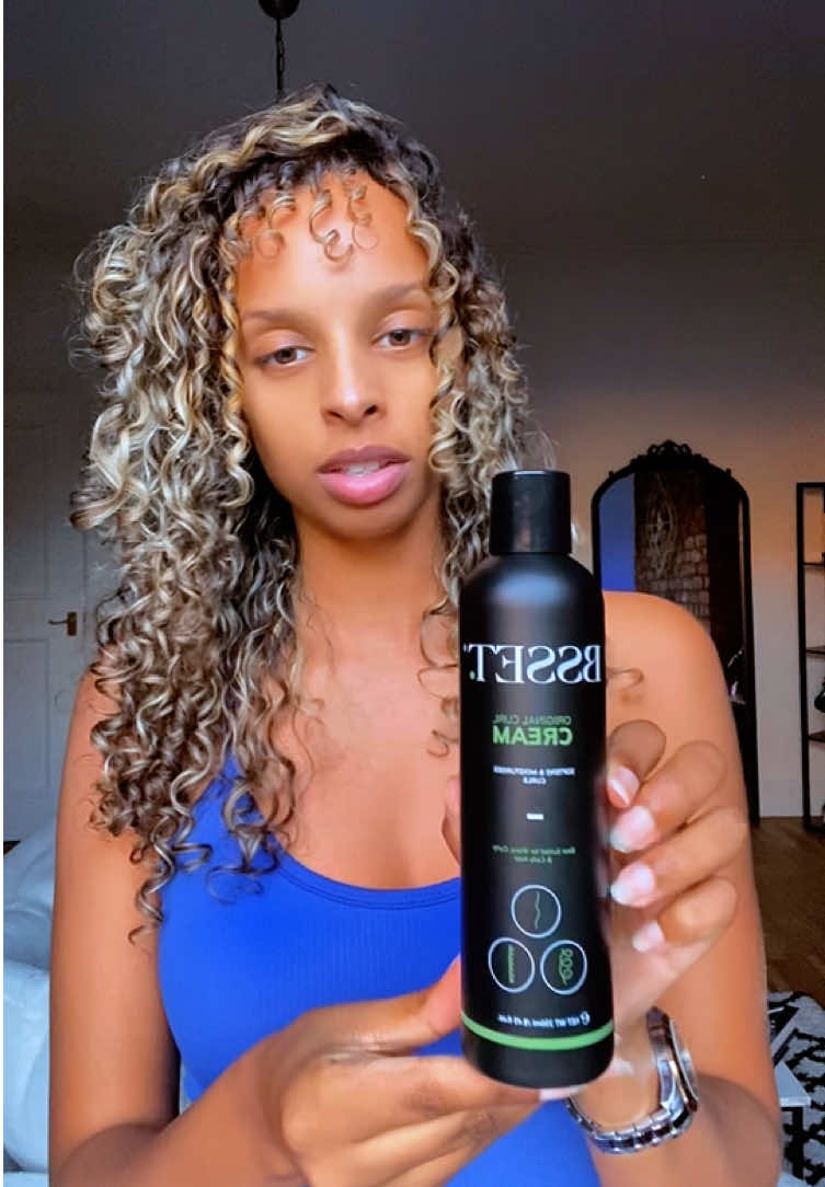 Been loving the @BSSET curl cream recently it left my curls moisturised and shiny💙 #bsset #bssetcurlcream #bssethaircurlcream #curls #curlroutine 