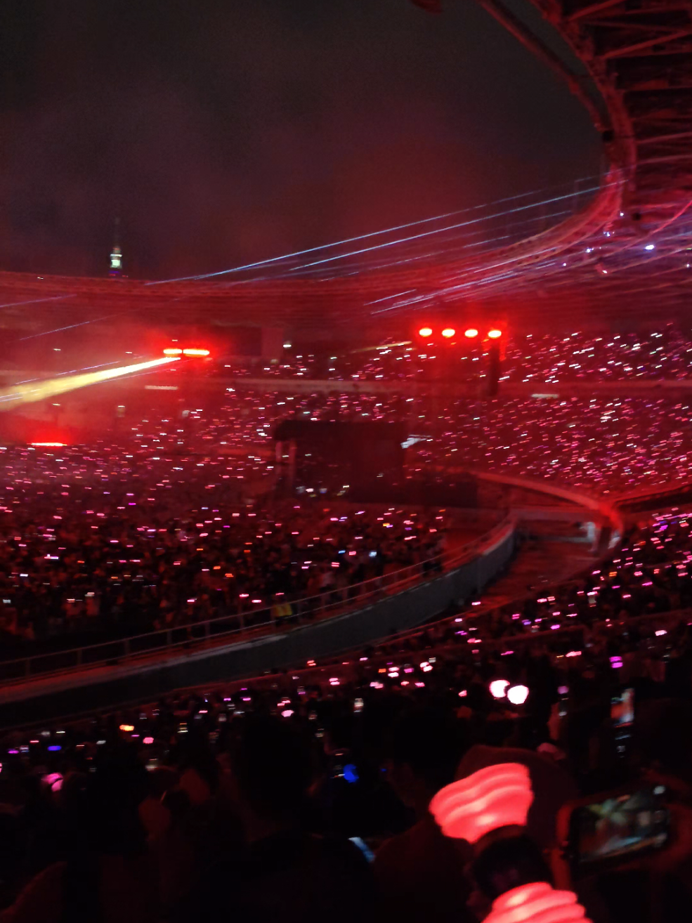 no need to go to the club, but blackpink is a must 😎 #deadlineworldtour #jakarta 