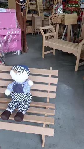 Banco Praça 60x50x52  Decoração de festas #decoracaofesta #piovanicasadecoracao #coisasuteis #coisasdemadeira #bancopraca 