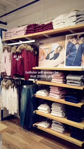 my first love was a hollister faux fur hoodie 💘 #hollister #y2k #2000sstyle #hoodie #winteroutfits