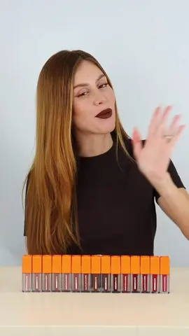 15 tons, 15 Marias: cada uma com a sua história.  Com 15 cores inéditas, o Creamy Matte une alta pigmentação + acabamento matte ultra confortável.  O aplicador preciso garante lábios definidos em segundos, e as tonalidades são inspiradas em mulheres que carregam força, beleza e diversidade. Qual tom de Maria vai estar nos seus lábios hoje? 🧡✨