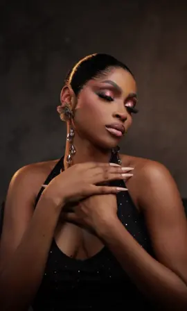 Serving you sleek and spicy makeup only from the Escials studios🔥.Send a text to our DMs for bookings✨✨. Makeup@Escials Hair@Dehairpro . Model@LlSA UMAR . #makeupartist #makeuptutorial #ghanatiktok🇬🇭 #nigeriatiktok🇳🇬🇳🇬🇳🇬 #celibritytiktok #fyppppppppppppppppppppppp 