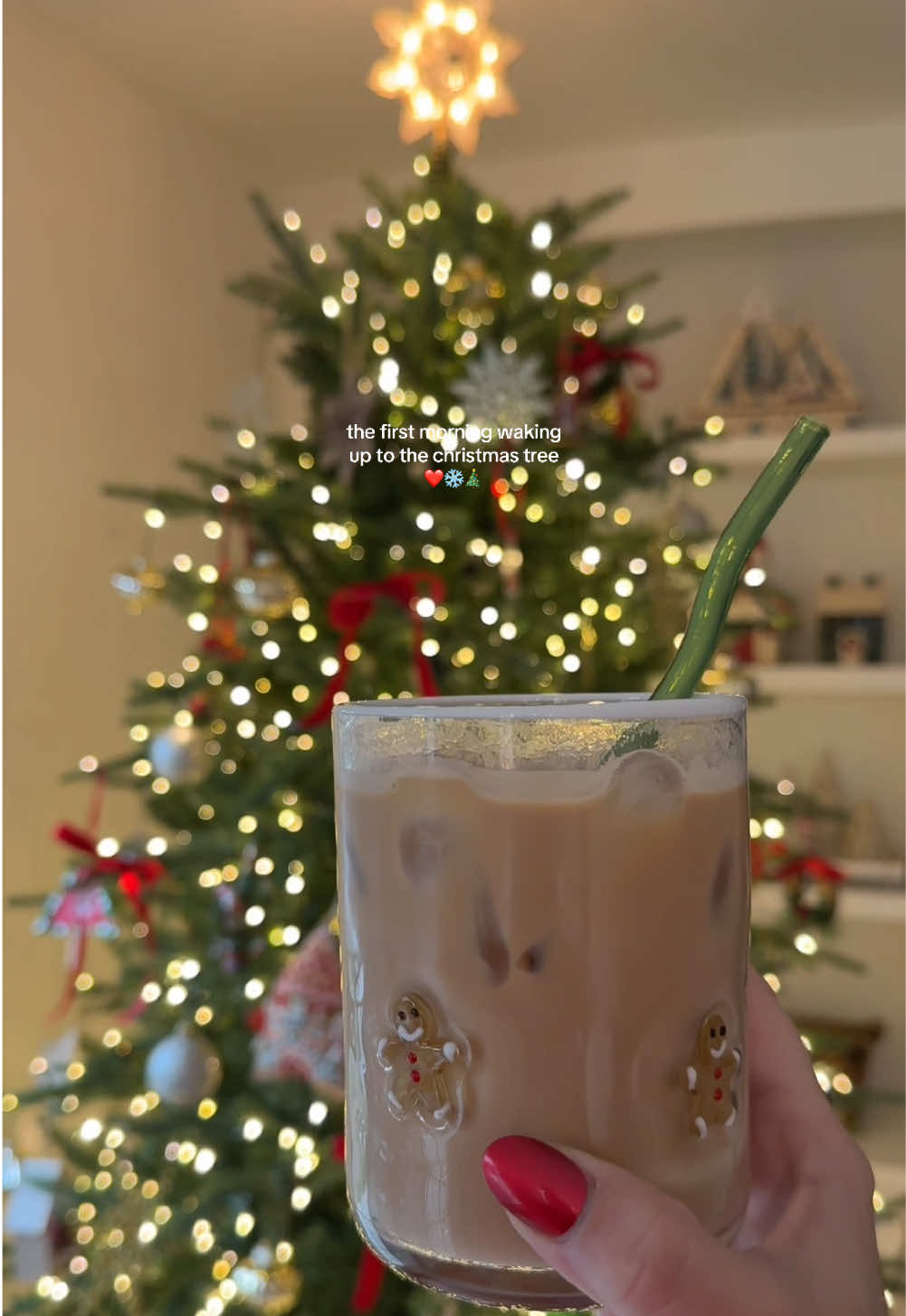 The first morning waking up with the christmas tree up❤️#christmasmorning #christmas2025 #christmasaesthetic #christmastok #christmascountdown