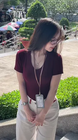 Mọi người có biết tại sao những người xinh gái hay bận hông, mình cũng đang bận để lát mình nói cho nghe 🌚