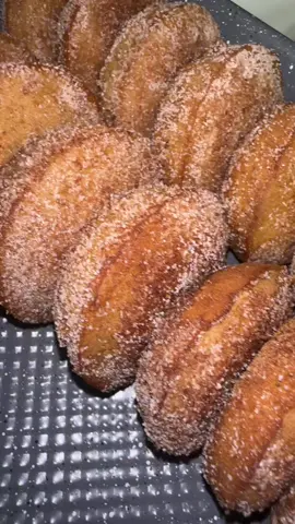 Mini apple cider donuts #donuts #appleciderdonuts #baking #holebaker #fallbaking 