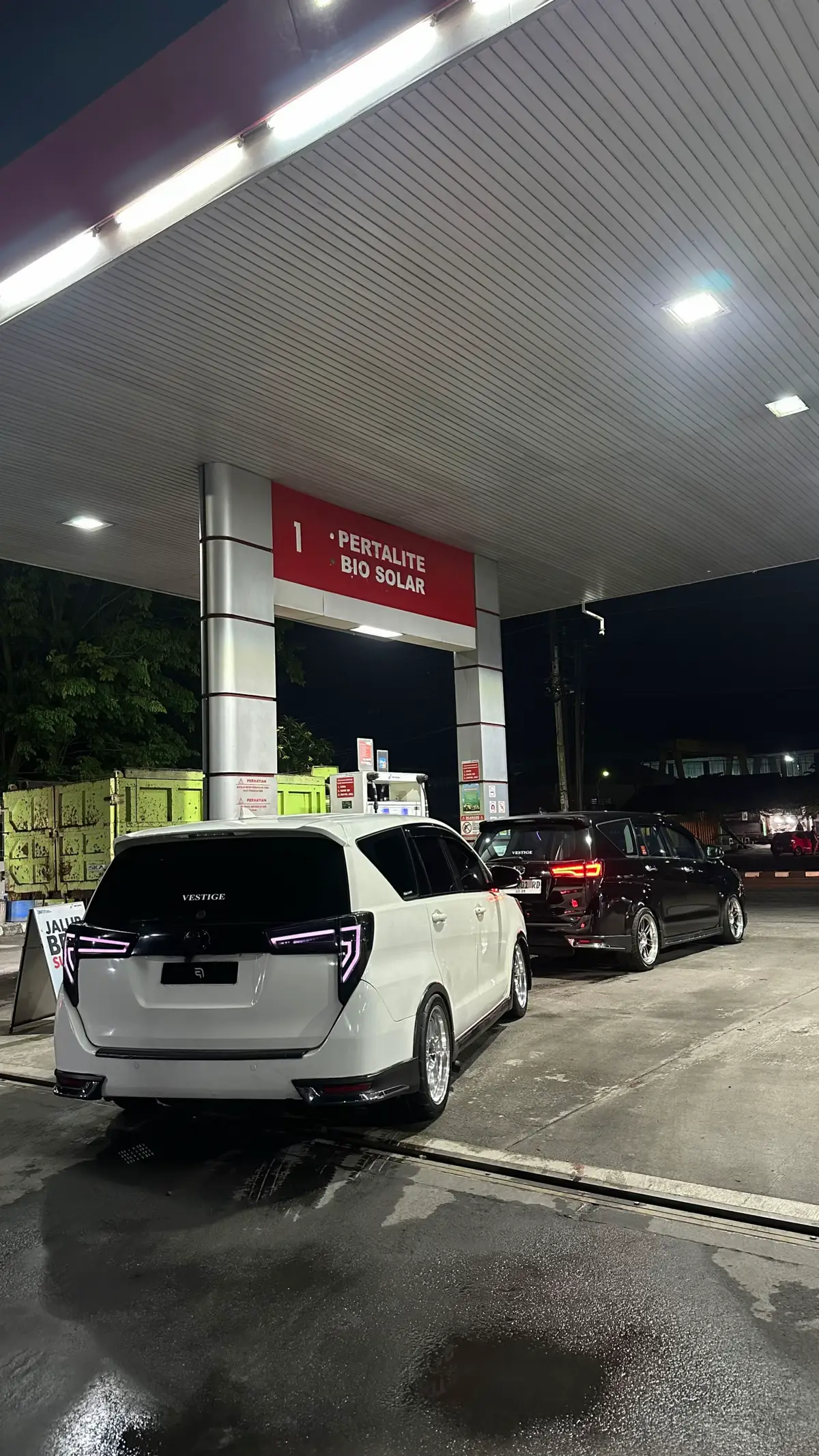 antri solar busuk @Helmy Devisco #vestige 