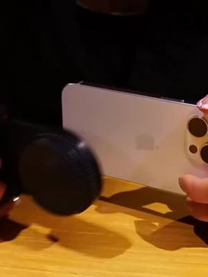 Control Bluetooth integrado para disparar fotos y vídeos sin tocar el móvil