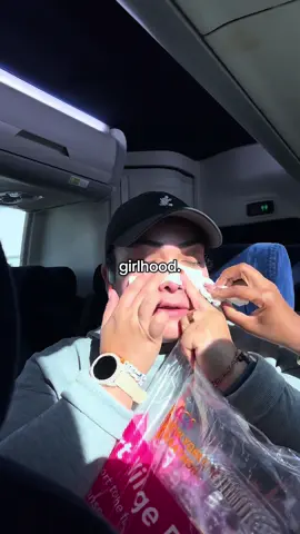 I promise he’s happy to be here 🫶🏽 #nycmarathon #marathon #girlhood #relatable #Running @Cierra @Avelyn @Raquel Noemi @Uly 