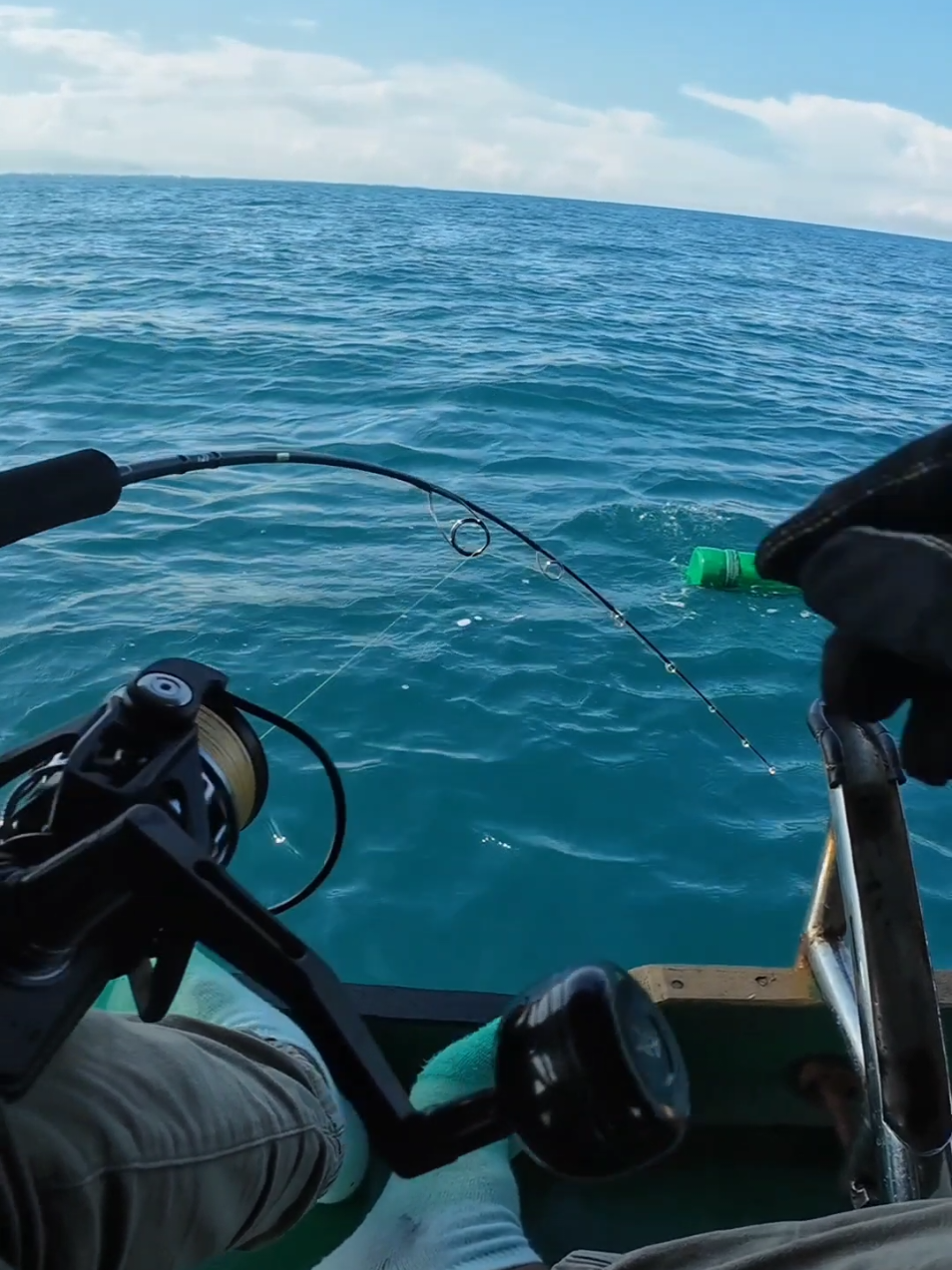 MANCING YAHH GINI OM, KADANG KITA HARUS BAYAR PAJAK KE TUAN NYA. 🤣🤣🤣 LANJUT PART 2  😁😁🙏🙏 SET  REEL - ATC VIGILANCE ROD - DAIWA CATALINA  MAINLINE - PE 3 SAMSON  LEADER - SUPREME 50LB UMPAN - SABIKI (ILLANK CUSTOM HOOK) +62 853-9738-3199 #mancing #mancingikan #jigging #belopa #belopa_luwu 