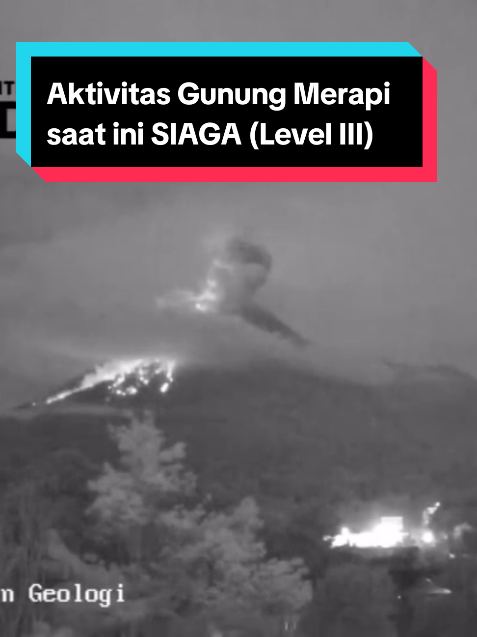 Awan Panas Guguran Gunung Merapi Terpantau Meluncur 1.200 Meter ke Barat Daya Yogyakarta, 2 November 2025 — Gunung Merapi kembali mengalami aktivitas signifikan pada Minggu malam. Berdasarkan informasi resmi dari Badan Geologi, terjadi awan panas guguran pada pukul 20.46 WIB dengan estimasi jarak luncur sekitar 1.200 meter ke arah Barat Daya, amplitudo maksimum 68 mm, dan durasi 111 detik. Peristiwa tersebut terekam melalui kamera pemantau di Pos Panguk, menunjukkan cahaya pijar dan kolom awan gelap yang bergerak menuruni lereng gunung di tengah kondisi cuaca malam berawan. Badan Geologi menegaskan bahwa status aktivitas Gunung Merapi saat ini tetap pada Level III (SIAGA). Masyarakat diminta untuk tetap tenang namun waspada, serta mematuhi seluruh rekomendasi mitigasi yang telah ditetapkan otoritas terkait. “Tingkat Aktivitas Gunung Merapi saat ini SIAGA (Level III). Tetap patuhi rekomendasi,” demikian keterangan Badan Geologi dalam rilis informasinya. 📽 sc @merapi_uncover #info #merapi #news #update 