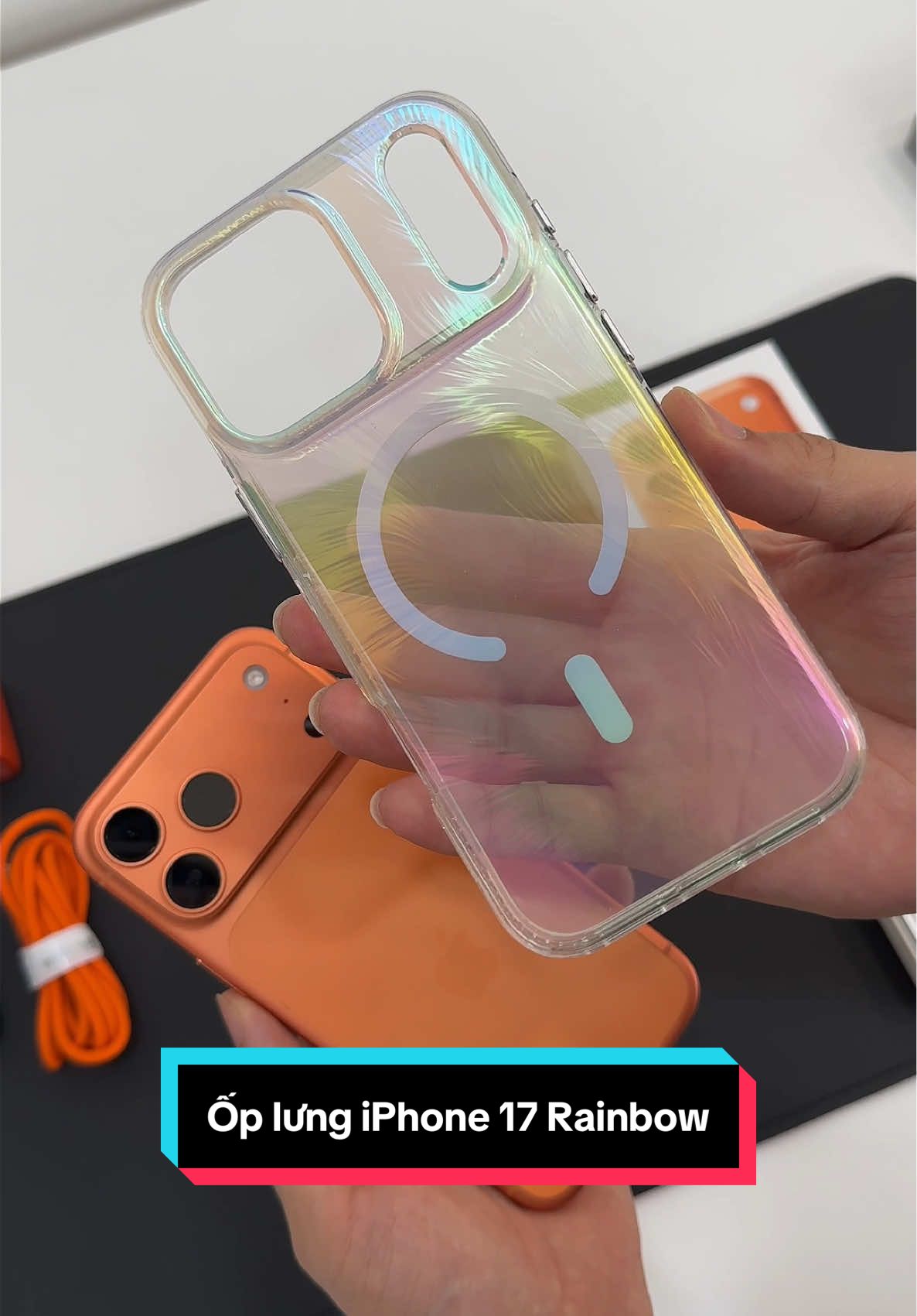 Ốp lưng iPhone 17 Series 7 màu lông vũ hỗ trợ sạc không dây tiện lợi #caseiphone #oplungiphone #iphone17promax #techtok #thanhcongnghe 