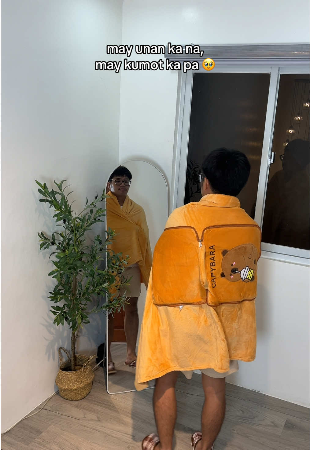 maganda to pang gift sa mga antukin #pillowblanket #capybara #2in1pillowblanket #travelessentials #christmasgift 