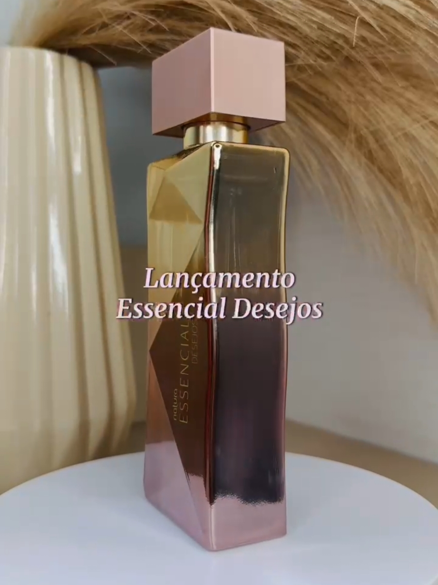 ✨ Essencial Desejos – a fragrância que desperta emoções! ✨ Um perfume marcante, envolvente e sofisticado, feito para mulheres que vivem seus desejos com intensidade. 💖 🌸 Notas florais elegantes que se misturam a um toque adocicado e sensual, criando uma presença inesquecível. 💫 Um Deo Parfum poderoso e duradouro, perfeito para noites especiais e momentos de pura autoconfiança. 💎 E o frasco? Um verdadeiro símbolo de luxo e feminilidade. 💥 Black Friday Natura com até 60% OFF! 👉 Garanta o seu Essencial Desejos e viva essa experiência única! Link no primeiro comentário  #NaturaEssencial #EssencialDesejos #PerfumeFeminino #BelezaQueEncanta #BlackFridayNatura #PerfumeDePresença