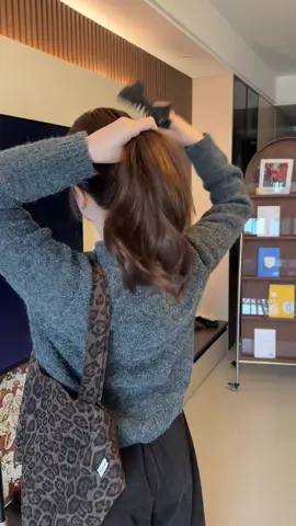 Kẹp tóc chuối gắn nơ 