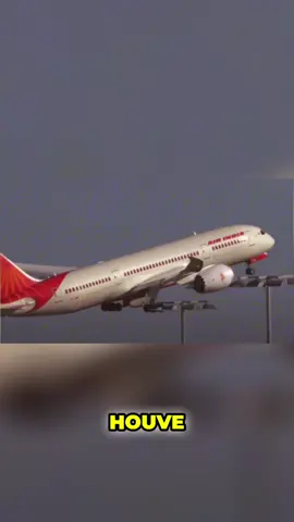 O Boeing 787 gigante pairando no ar era surreal. Aquele avião enorme descendo foi chocante. #paulofigueiredo #timeline #avião #b787 #voo