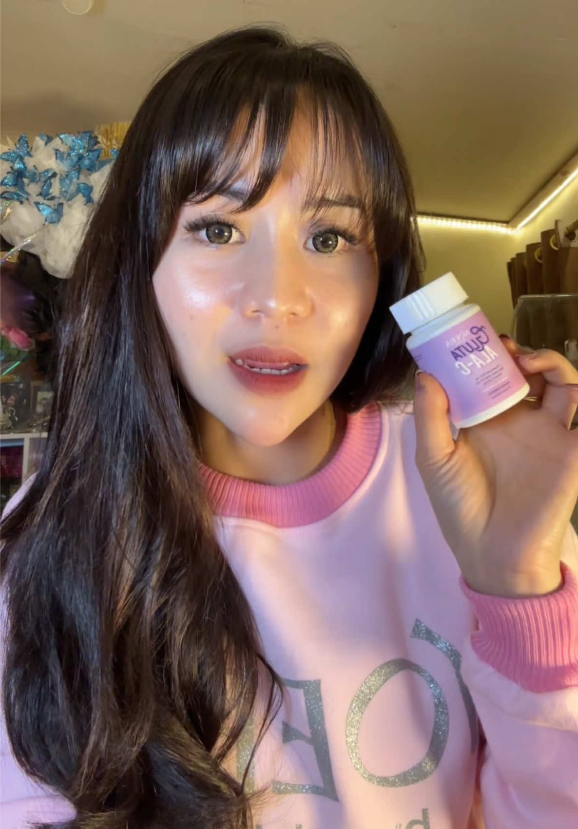 Tiap hari konsumsi gluthatione apa ga makin menyala kulitkua 🥰 #tipsglowup #noeraglutaalac #mencerahkankulit #glutaalacnoera 