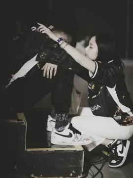 finally..bang ler bisa ngangkat piala mpl lagi setelah beberapa season, ikut bangga dengan segala perjuangan nya setelah melewati pahit manis nya perjalanan dan sekarang semua itu terbayarkan, terimakasih juga untuk ka dyffa yang selalu mensupport skylar di setiap saat be happy kalian semuaa🥹🤍🤍#onicskylar #rrqdyffaa #mplindonesia @dyffaa7 @onicskylar25 