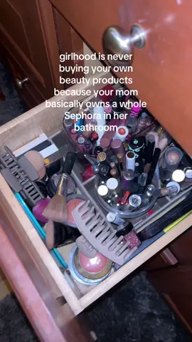 And yes I’ll be taking that..thank youuuu. Sorry mom if you see this (you already know that I steal your stuff) #girlhood #mom #makeup #sephora #yippee 