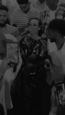 Ish Calaa Wiil 😭🤴🏻💋.              #shaashka #somalilyrics🌺😕💎 #somalitiktok #viewsproblem😭 #viraltiktok 