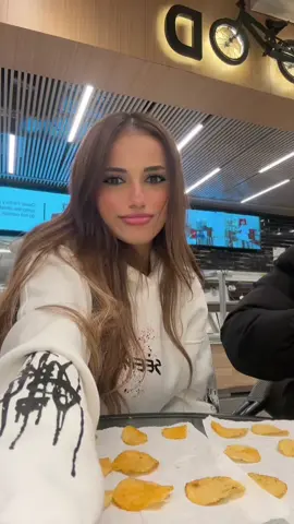 المفروض اننا بنصور فكرة فيديو بعد لما خلصنا الفيديو اتمسح 🙂😂😂