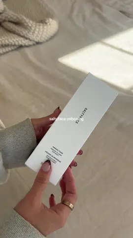 @Saltyface new packaging!! I’m obsessed!!  CODE: GIANNA10 #unboxing #saltyface #selftan #tan #gifted 