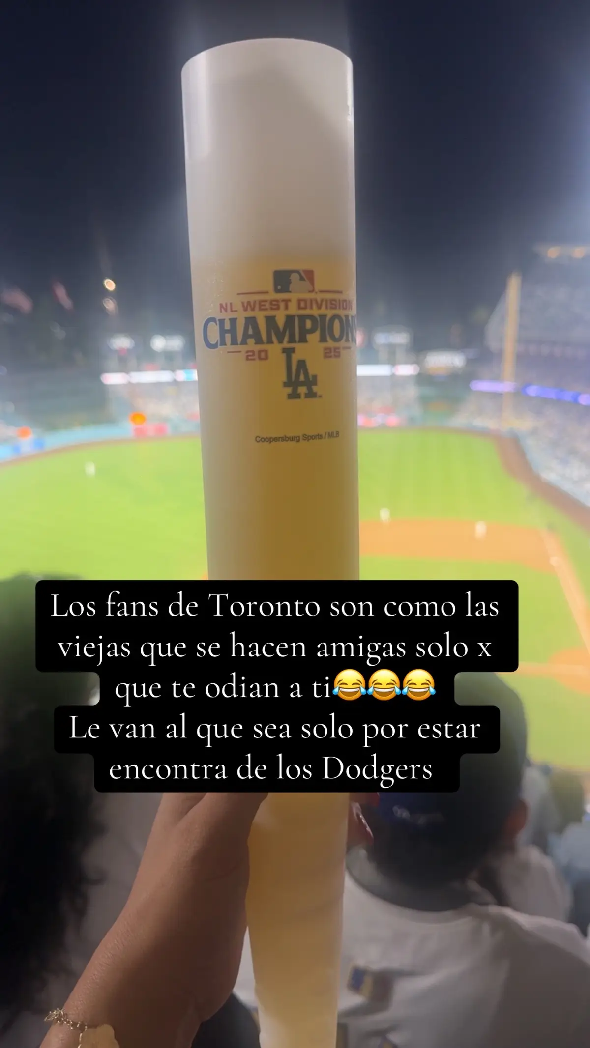 Y les toca soportar 😂😂💙💙💙⚾️⚾️⚾️ #dodgersworldserieschamps 