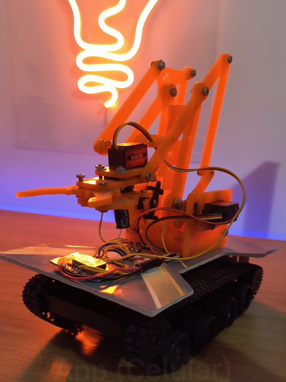 Braço Robótico controlado via aplicativo Wi-fi. Adquira o kit didático em nosso site, saiba mais!   #educacional #arduino #aprendizagemsignificativa #kitrobotica #kitmontar @Robótica Educacional Brasil 