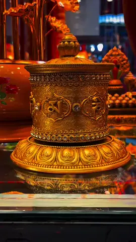 Đặt kinh luân cầu tài   Là lòng tham đội lốt   Dùng danh nghĩa tu hành   Để thỏa mãn dục vọng #mattong #phatphapvadoisong #phatphap #giacngo 