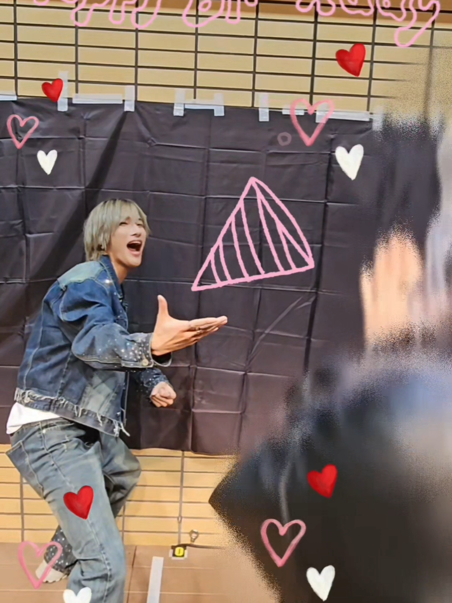 UNiFY 1stアルバム『平成37年』 📍 泉中央駅前広場 isMe!おへそひろば 🎵リアコ /  #UNiFY   #リアコ この日誕生日だったので推し@福井巴也(UNiFY) さんにお祝いしてもらいました✨ 最後私も手を差し出したおかげでケーキが2つ爆誕する動画となりました🤣🤣🤣 ※雑コラ失礼致します 𝐓𝐢𝐤𝐓𝐨𝐤撮影📸  #平成37年 #福井巴也 #TikTok撮影会