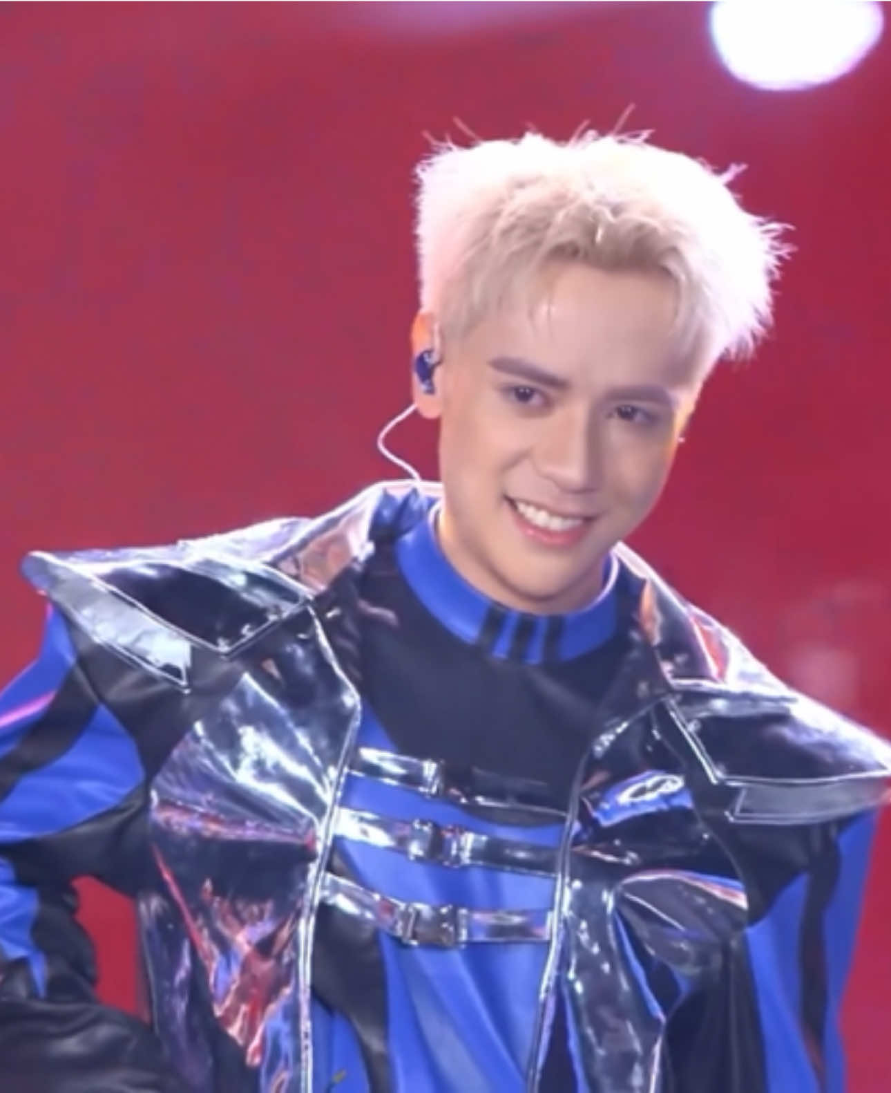 Full livestream phần biểu diễn của Hùng ở show Không Một Mình hôm nay coi lại @Quang Hùng MasterD  #QuangHungMasterD #KhongMotMinh  #CungNhauAnToanTrucTuyen 