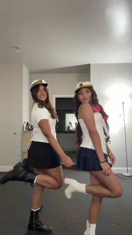captain & sailor at your service 🫡 @ciara 🫧🌷 #halloweentransition 
