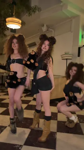 🌕 @Revice   @Eliana Kalogeras @demitrakalogeras 