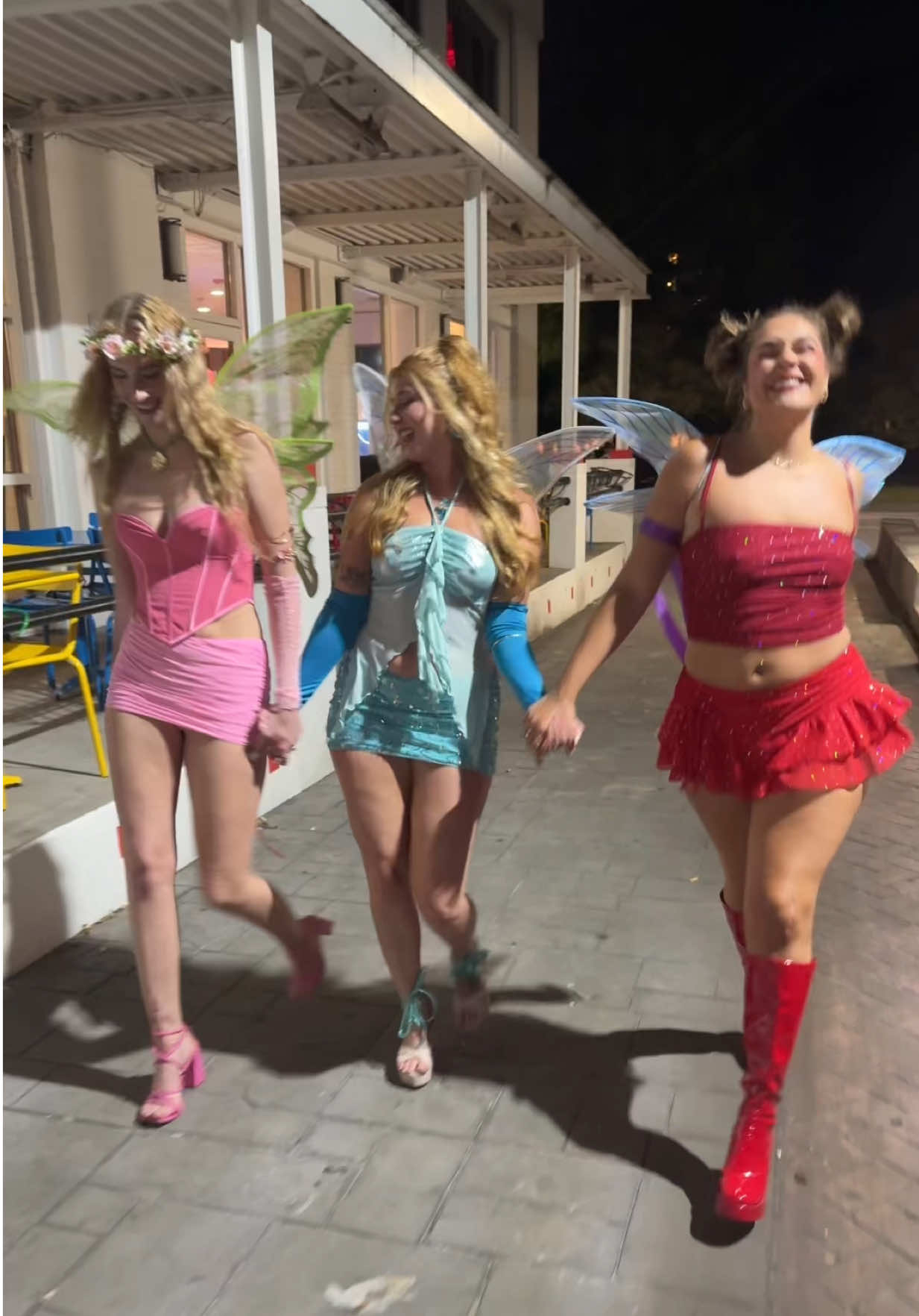 Flora, boom, and Musa at your service @kendall enyart #winxclub #winx #halloween #halloweencostume 