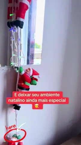 Decore sua casa com o encanto do Natal! 🎅✨ Três Papais Noel animados que sobem na escada e encantam qualquer cantinho. Ideal pra árvore, parede ou janela 🎄💫 Natal2025 #DecoraçãoNatalina #PapaiNoel #TikTokShop #Achadinhos #CasaDecorada    