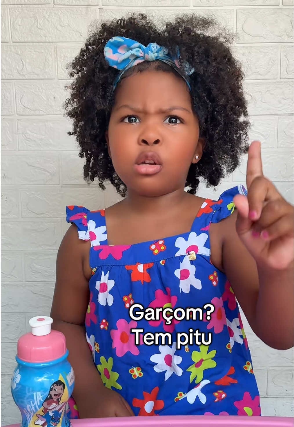 Garçom? Tem pitu?