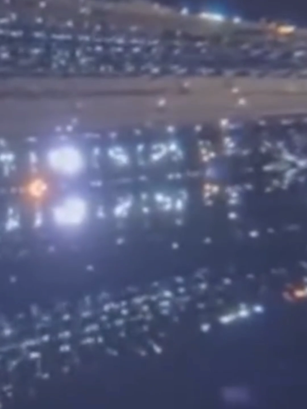 Percaya tidak percaya Bemda ini bikin gempar seluruh dunia. Sebagian astronom yang skeptis yakin obyek yang dinamai 3I/ATLAS adalah komet antarbintang yang bentuknya mirip komet dari Tata Surya. Namun, sebagian kecil astronom menduga ini adalah kendaraan alien untuk mengunjungi Bumi. #Bumi #Alien #Atlas3I #3iAtlas #komet #mahlukluarangkasa #Bahaya #geger #Viral #kiamatsudahdekat #Pesawatluarangkasa #pesawat #bintang #bikingeger #Aneh #luarangkasa 