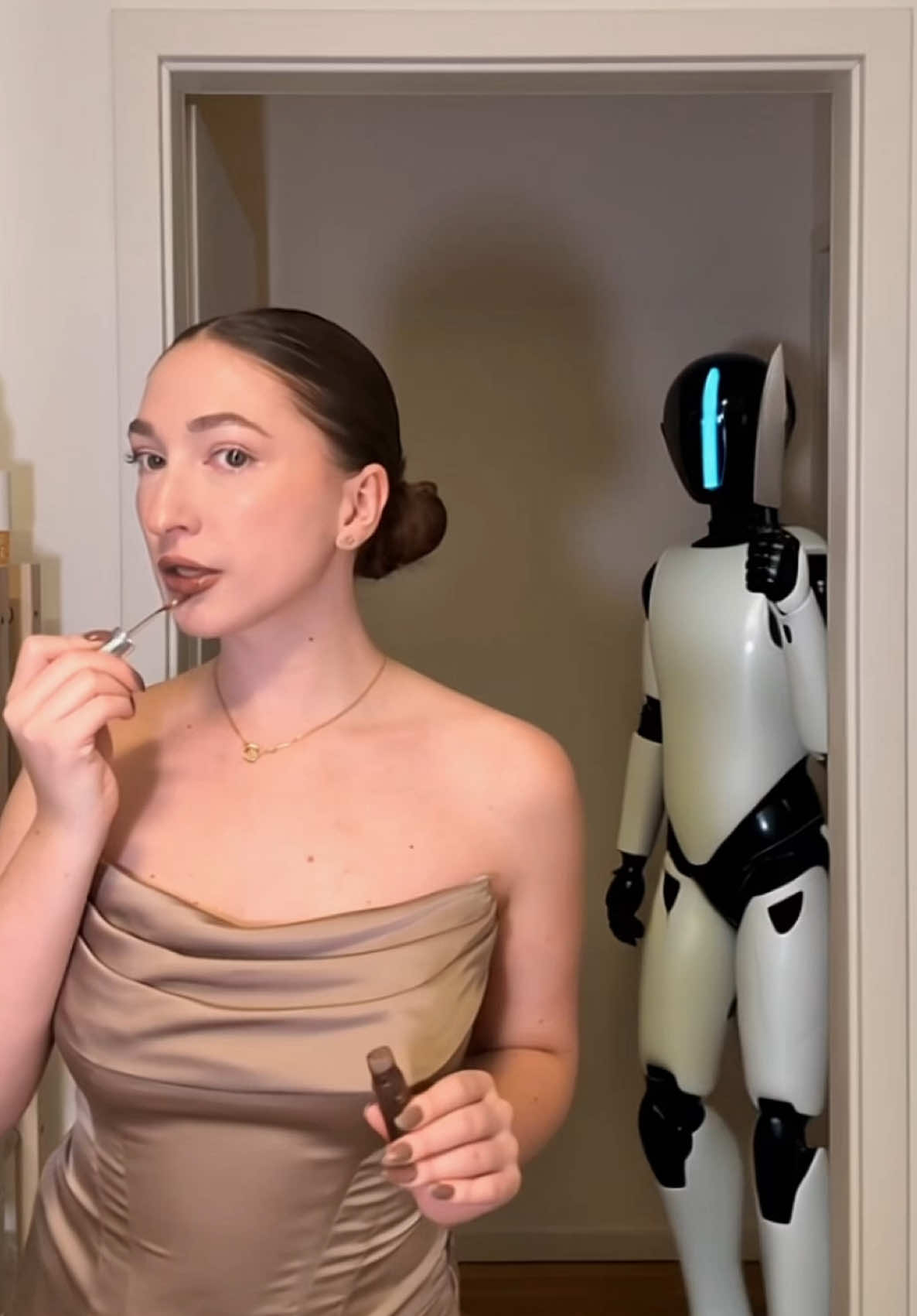 Wearing my new dress from @Azazie 🤍 They’ll be at Germany’s biggest wedding fair in Berlin this November (8–9 November). If you’re getting married or just looking for some inspiration, it’s a great chance to see their dresses up close, talk to the stylists, and pick up some fabric samples. Find more details on their website